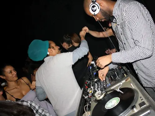 Foto 6 aus Clubbing & Bar Tausend (2010)