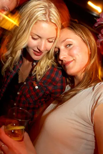 Foto 15 aus Clubbing & Bar Tausend (2010) – Menschen