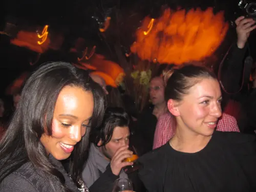 Foto 155 aus Clubbing & Bar Tausend (2010) – Menschen